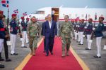 Abinader llegó al país a las 7:00 de la noche luego de participación en Cumbre Unión Europea-CELAC