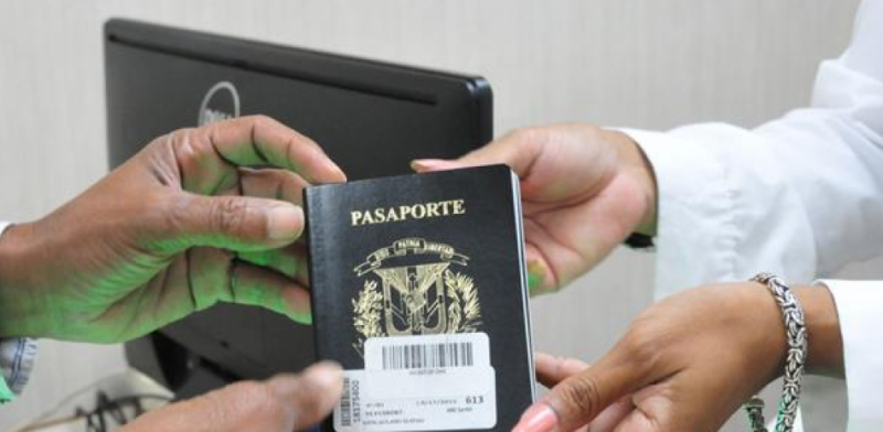 La entrega de libretas de pasaporte retorna lentamente a la normalidad