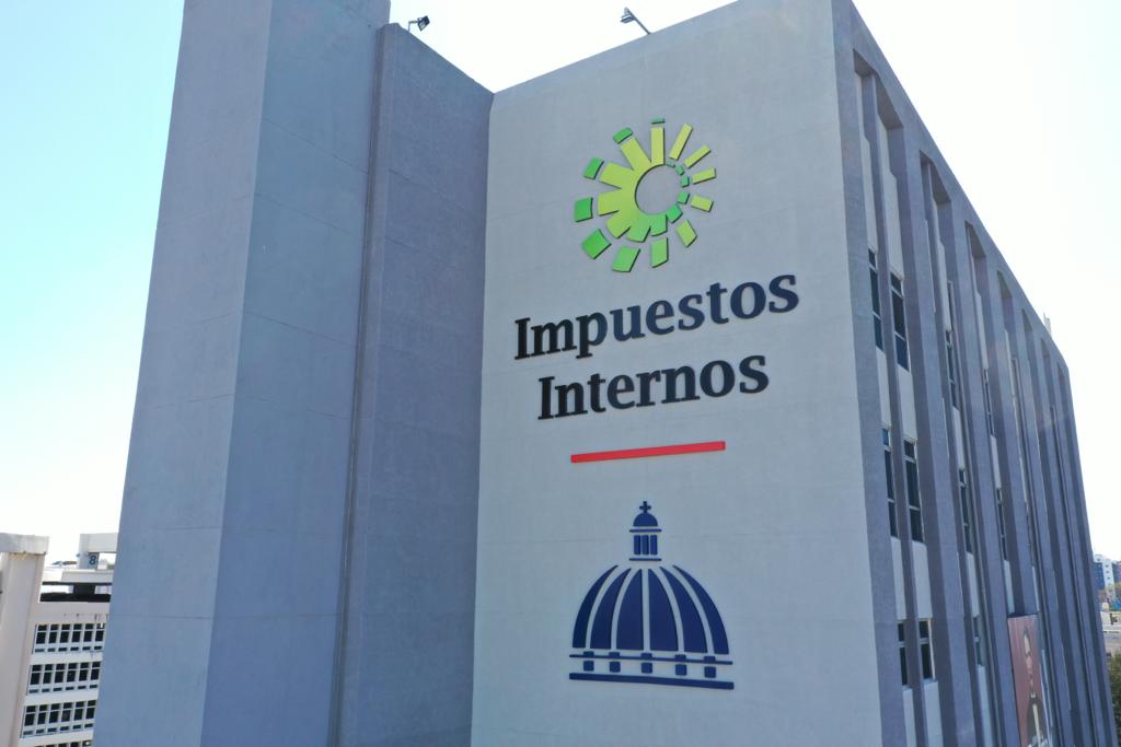 DGII y DGA realizan operaciones conjuntas de fiscalización en 12 empresas