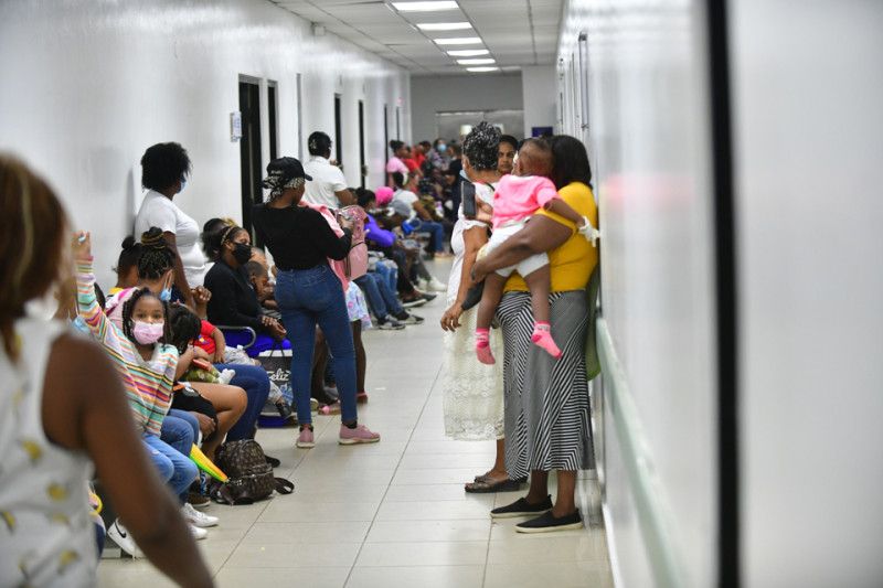 Casos febriles siguen llenando los servicios hospitalarios pediátricos