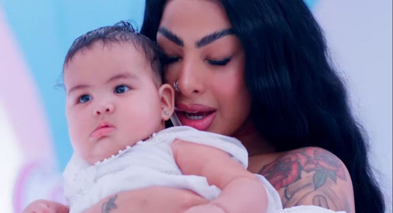 Yailin lanza “Mía”, canción y video para su hija Cattleya en el que participa Tekashi Yailin lanza “Mía”, canción y video para su hija Cattleya en el que participa Tekashi