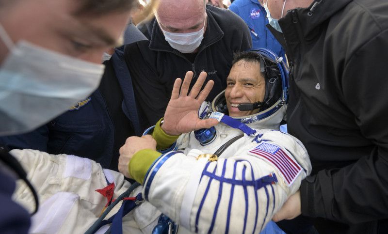 Astronauta Frank Rubio regresa a la Tierra tras batir el récord de durar 371 días en el espacio