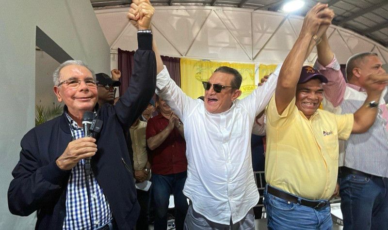 Danilo Medina se define como “cobrador de votos” por Abel Martínez