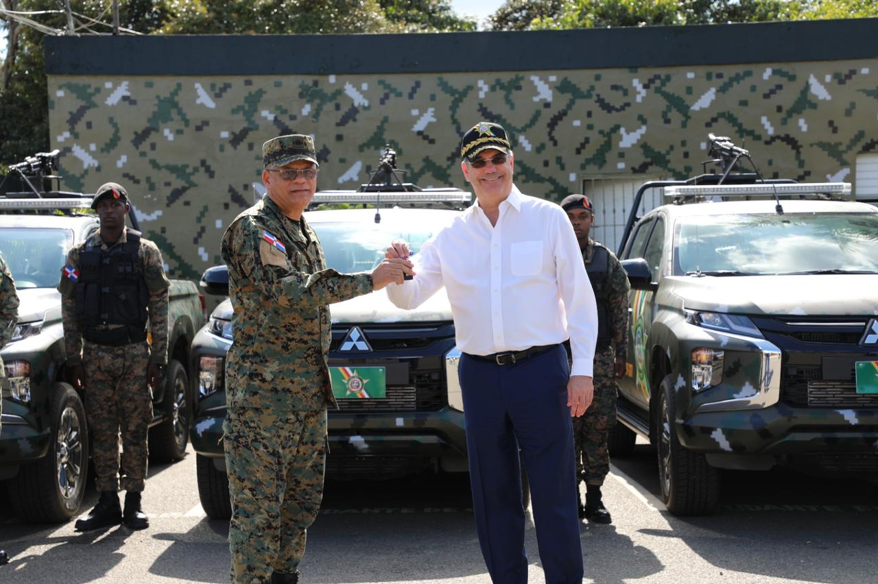 Presidente Abinader entregará este jueves vehículos militares a las FFAA, 200 apartamentos en San Luís y dejará inaugurada extensión de la UASD Monte Plata