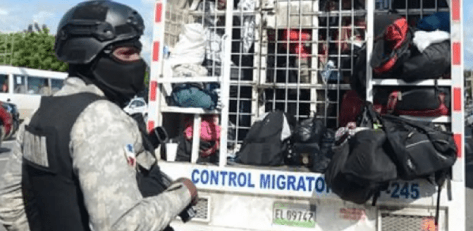 Migración cancela a diez agentes y despacha a teniente coronel encargado de la institución en Higüey