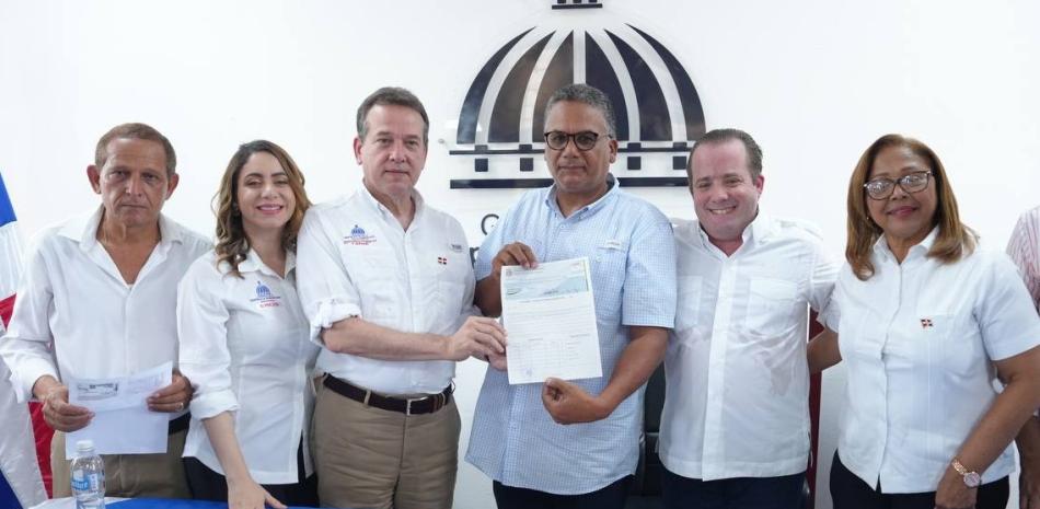 Paliza y Bisonó entregan $54 millones a detallistas