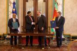 Abinader y presidente de Surinam firman cuatro convenios de cooperación