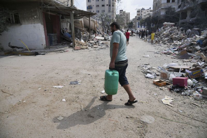 A falta de agua en la Franja de Gaza, “o te duchas o te la bebes”