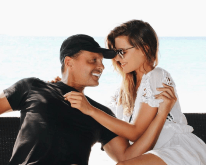 Luis Miguel entregó a su hija Michelle Salas en el altar y hasta bailó con ella