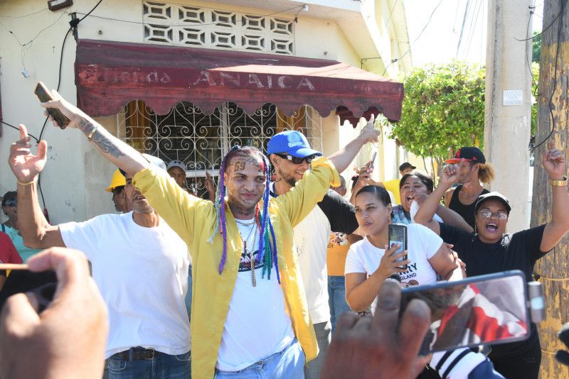 “Tekashi, querido, La Vega está contigo”, decenas de personas se reúnen en apoyo al rapero