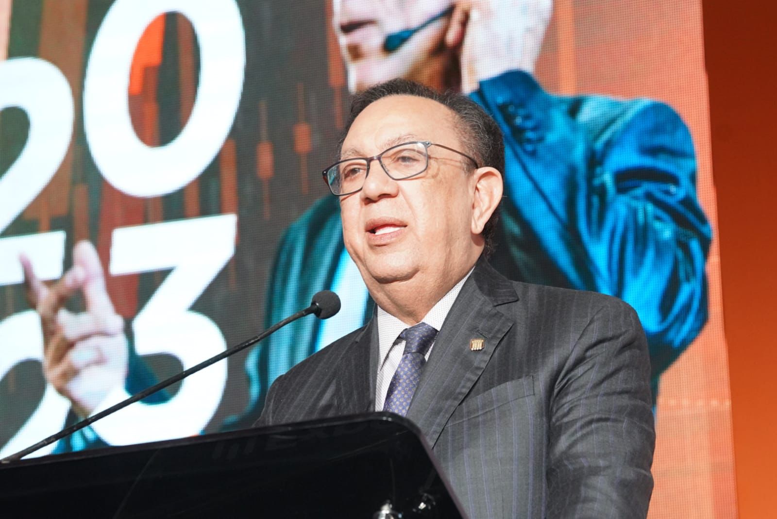 Valdez Albizu destaca el fortalecimiento del mercado de valores y su importancia para el crecimiento económico sostenido y la ejecuciónde la política monetaria Valdez Albizu destaca el fortalecimiento del mercado de valores y su importancia para el crecimiento económico sostenido y la ejecuciónde la política monetaria