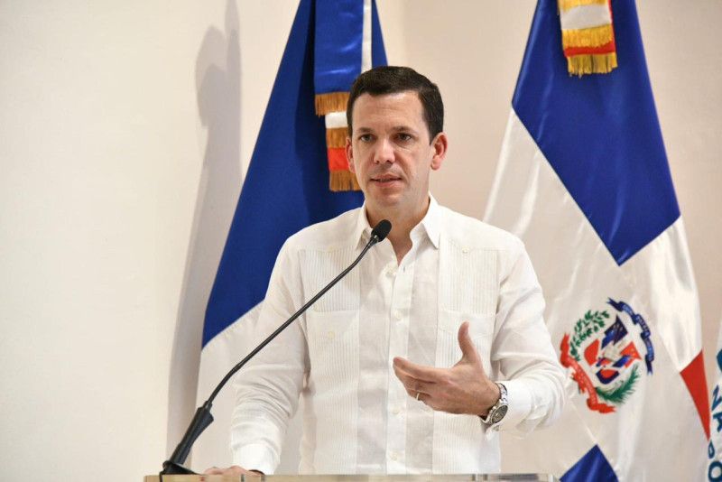Hugo Beras solicita licencia al presidente Abinader tras escándalo en el Intrant