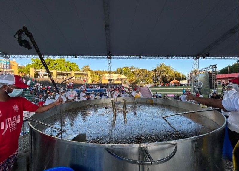 Guinness World Records evalúa si RD ganó con el sancocho más grande del mundo