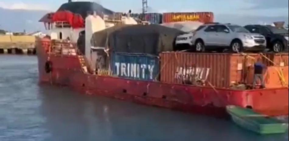 Zozobra embarcación de transporte de mercancías en Puerto Plata; un tripulante estaría desaparecido