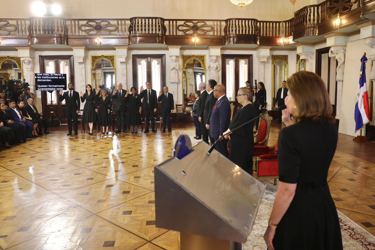 Vicepresidenta Raquel Peña juramenta los nuevos jueces del Tribunal Constitucional Vicepresidenta Raquel Peña juramenta los nuevos jueces del Tribunal Constitucional