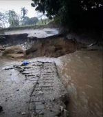 Lluvias provocan caos en Villa Isabela; hay varias viviendas inundadas y trabajos interrumpidos