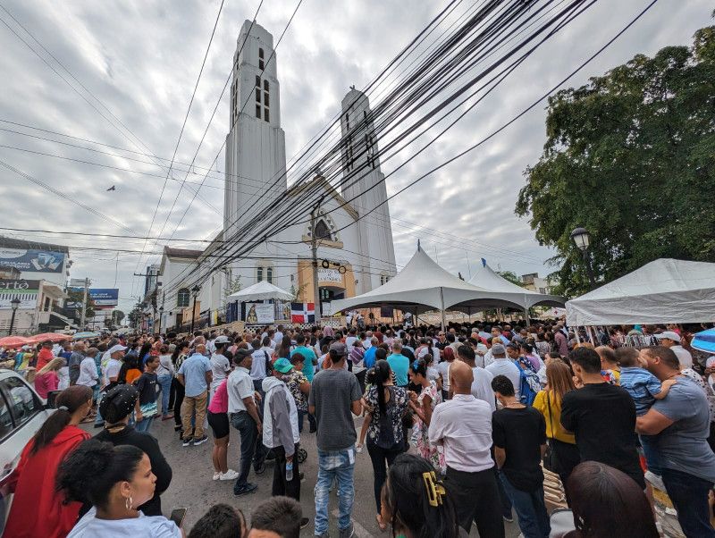 Miles de devotos católicos veneran a la Virgen de la Altagracia en República Dominicana