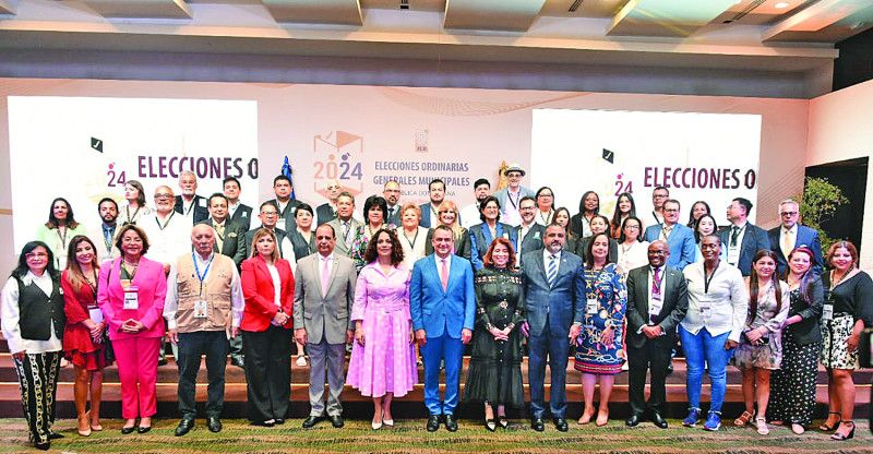 Observadores internacionales entran en acción y la JCE afirma todo está listo para el domingo