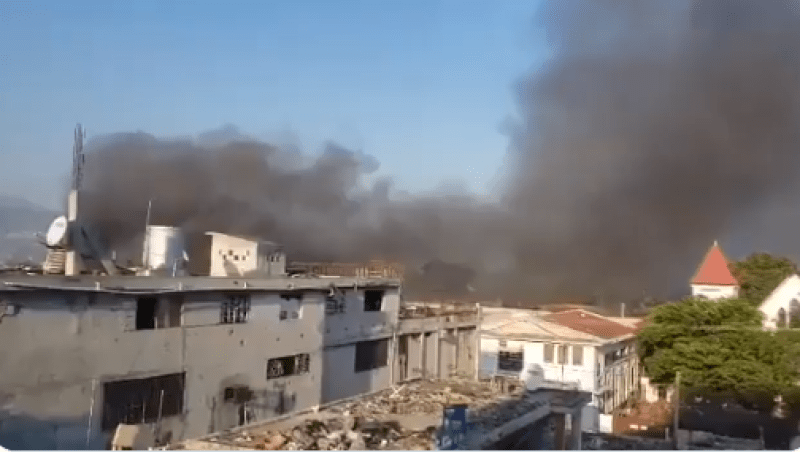Fuego afecta la Penitenciaría Nacional en Puerto Príncipe, de donde huyeron miles de presos
