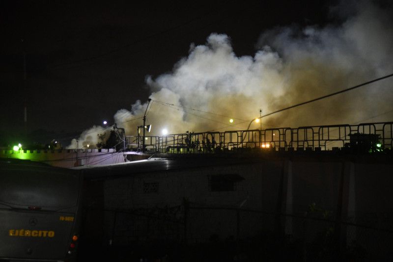 Unos 400 privados de libertad han sido trasladados a La Vega y SFM tras incendio en La Victoria