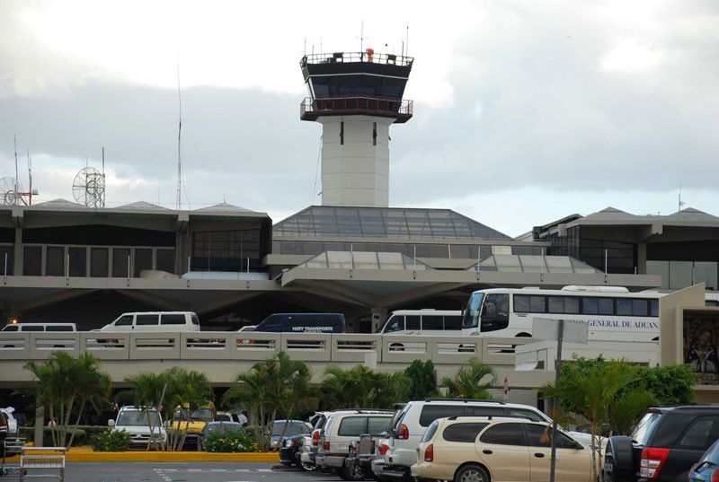 Aeropuerto Internacional de Las Américas vuelve a la normalidad tras desprendimiento en una pista