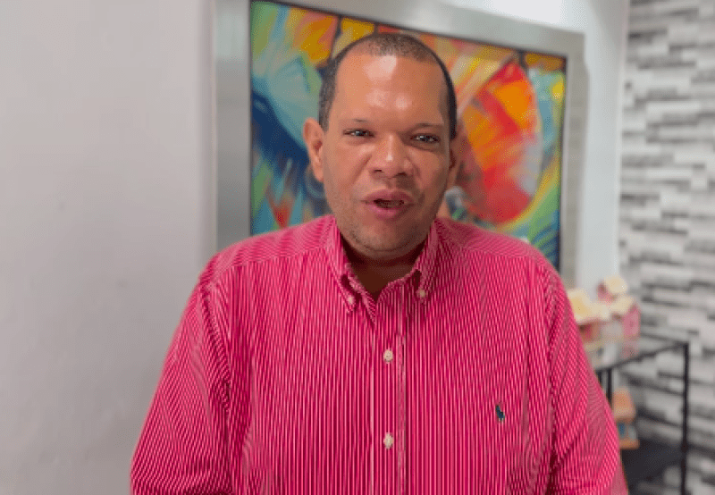 Carlos Guzmán, alcalde de Santo Domingo Norte, renuncia del partido Fuerza del Pueblo