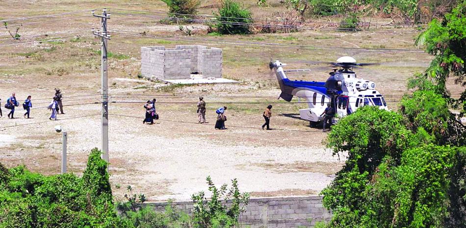 Cinco vuelos al día sacan de Haití a los ciudadanos de Estados Unidos