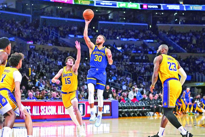 Los tres grandes luchan por pasar a los playoffs de la NBA
