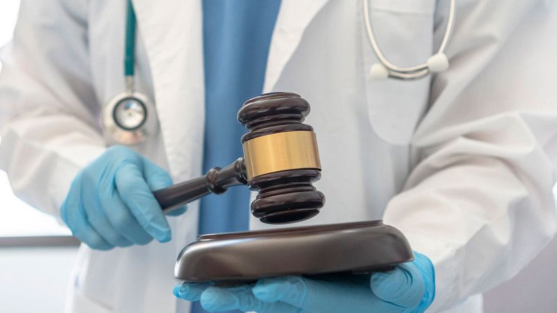 Condenan y embargan cuentas de clínica por dos casos de mala práctica