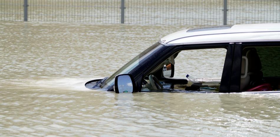 En Emiratos Árabes Unidos se registraron las lluvias más intensas de los últimos 75 años