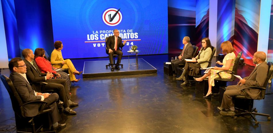 Carlos Peña garantiza deportación masiva de ilegales