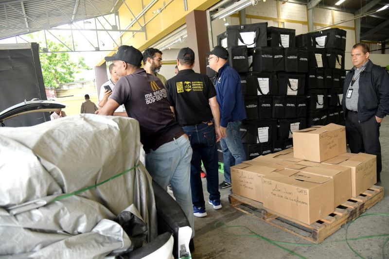 Observadores del PRM y PLD satisfechos con despacho de valijas para elecciones