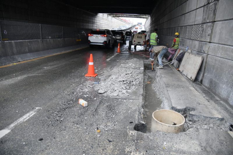 La Capital con tránsito congestionado y lluvia