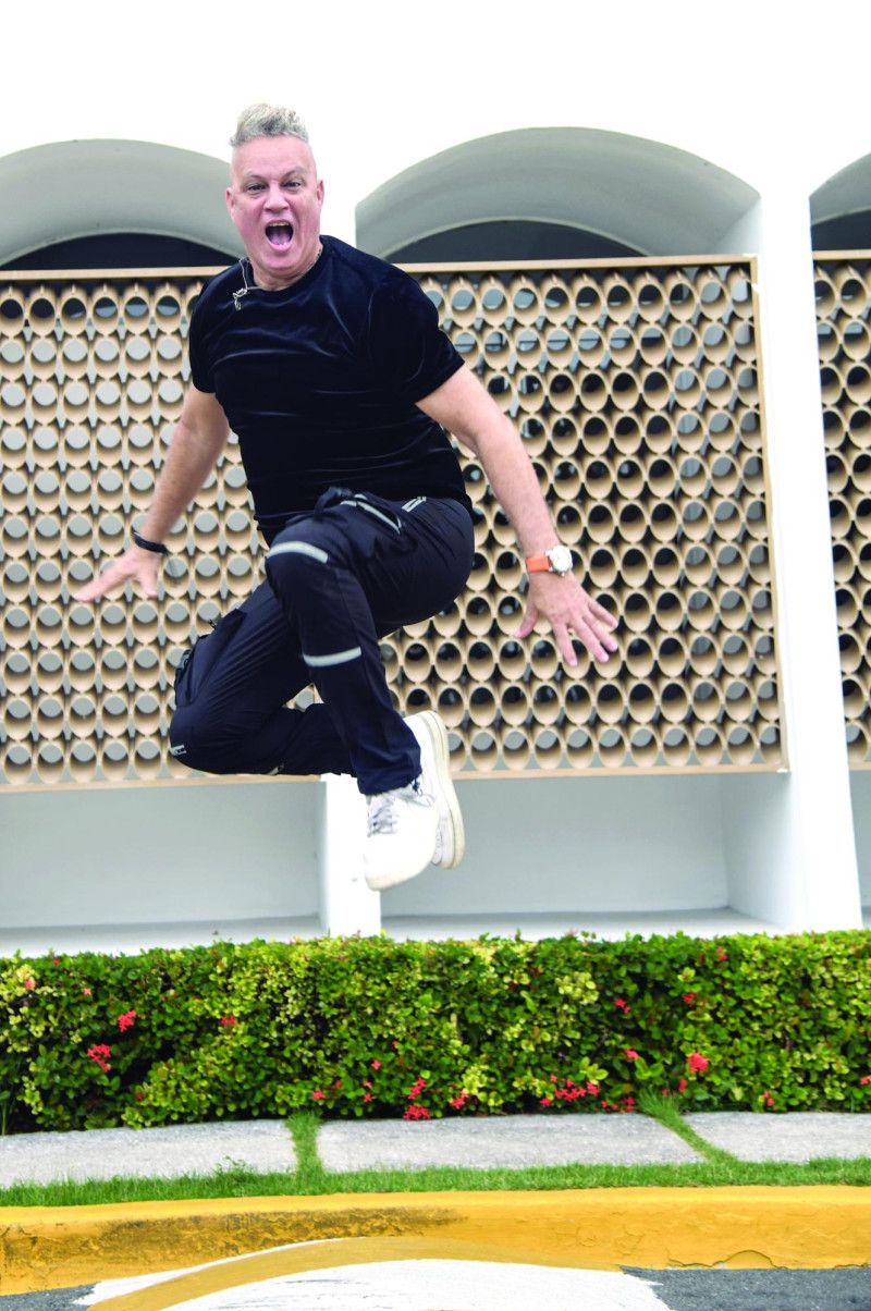 Mariano Aljadaqui: el muchacho de los 90 que se mantiene volando alto en el pop-rock