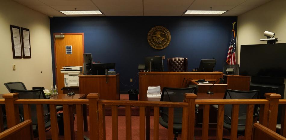 Migrantes esperan respuesta en centro de detención de Texas ¿Asilo o deportación?