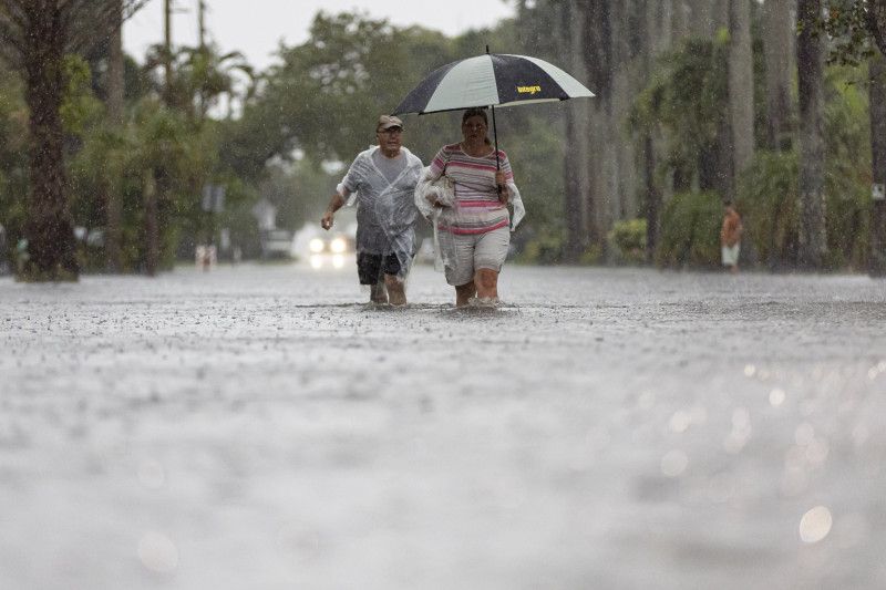 Florida se prepara para más lluvias, tras inusual emergencia por inundaciones