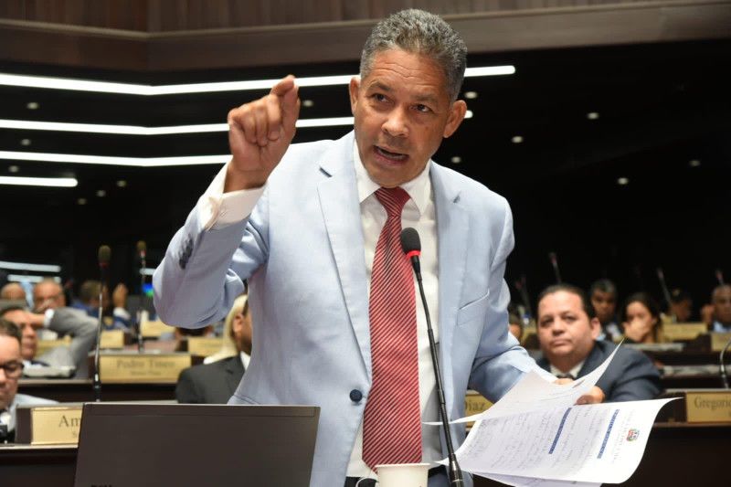 PRM envía a Eugenio Cedeño a proceso disciplinario por sus palabras sobre la mujer y el Código Penal