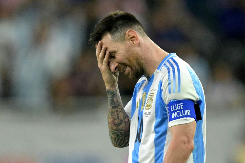Piden a Messi que se disculpe por cántico racista de jugadores argentinos