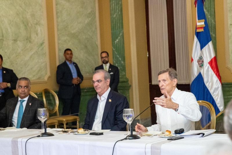 Canciller dice presión externa surtirá efecto en crisis de Venezuela