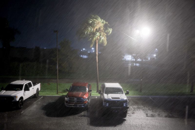 Debby llega a Florida como un huracán de categoría 1
