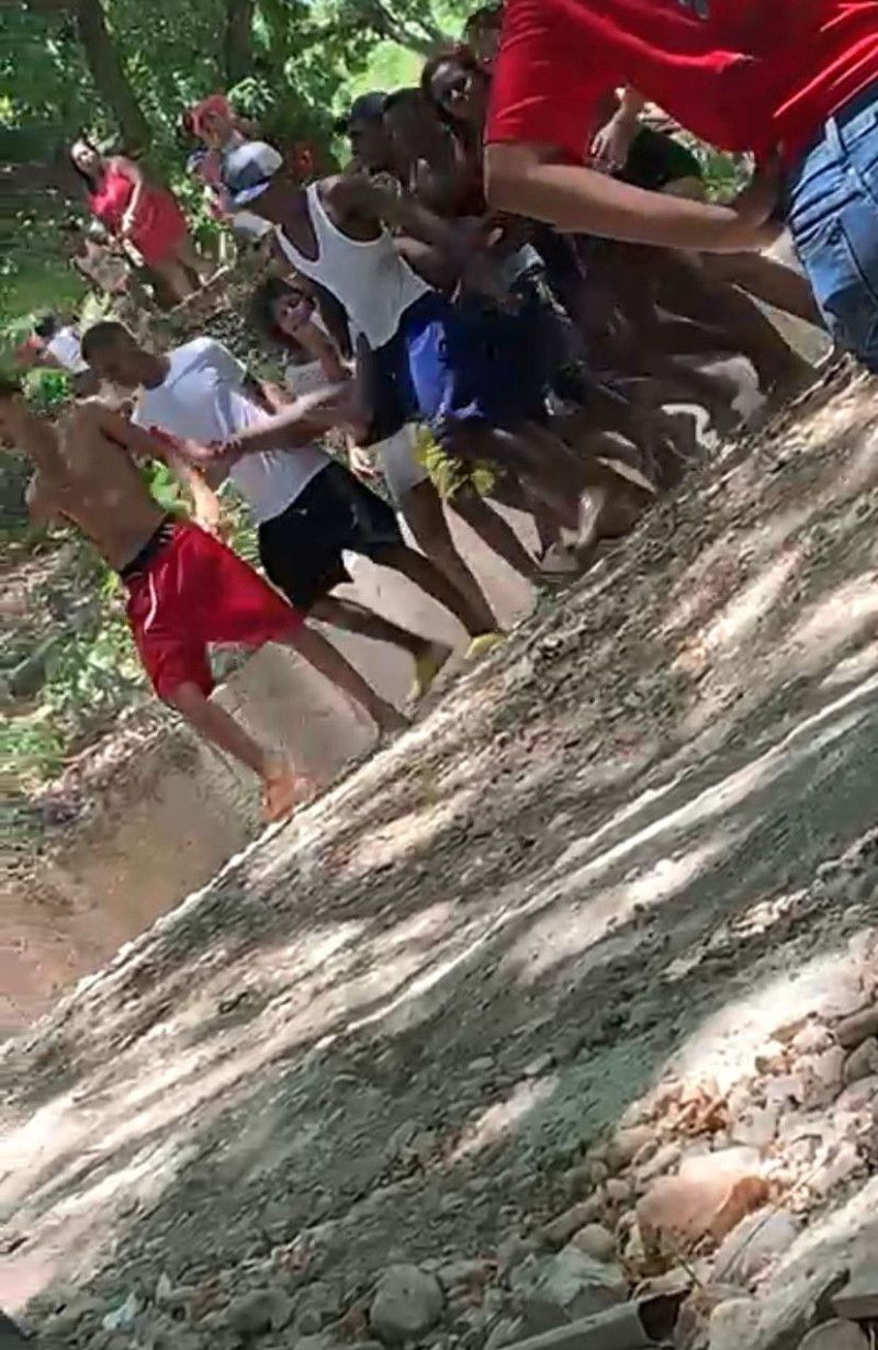 Varios heridos tras tiroteo en el balneario Los Patos, Barahona