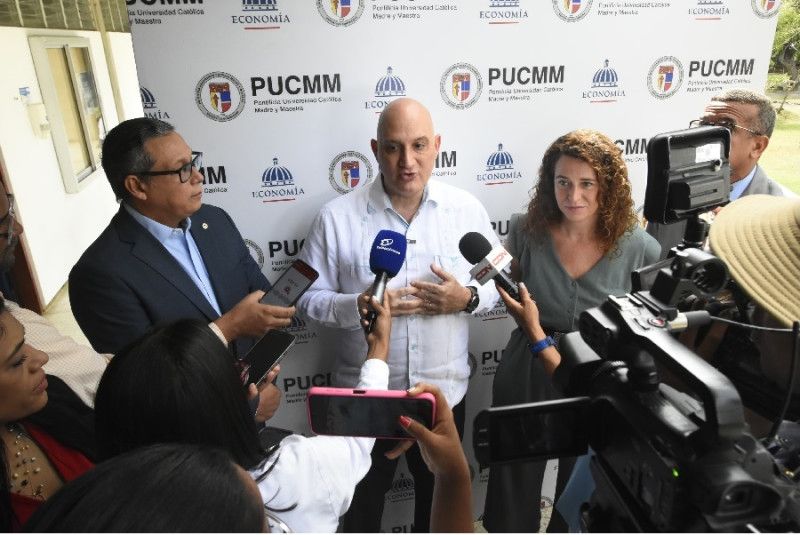 Ministro dice reforma a la administración pública busca hacer al Estado más capaz y eficiente