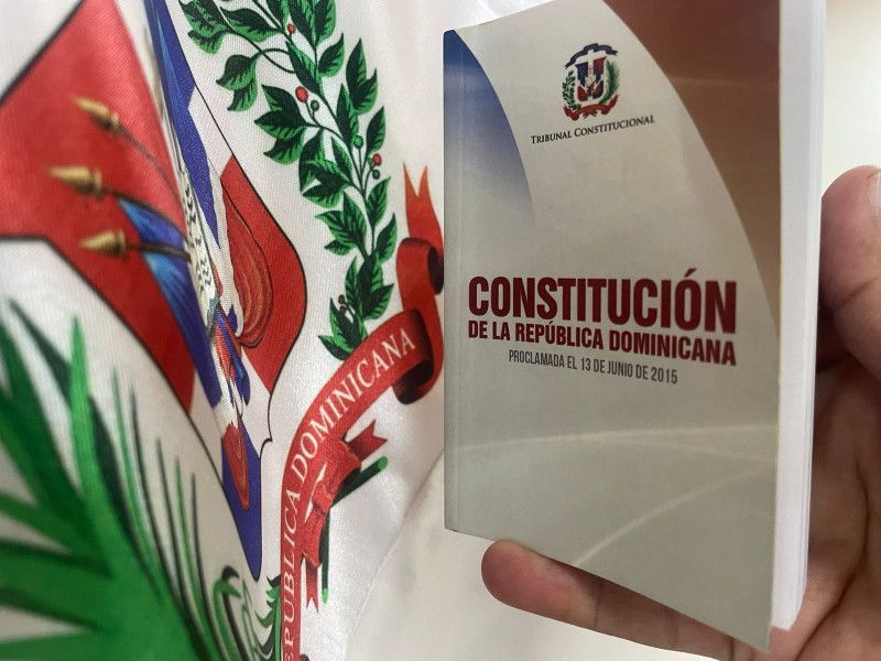 Juristas difieren sobre necesidad de referendo para modificar la Constitución