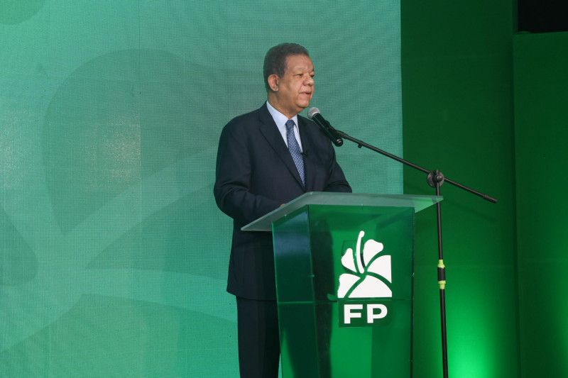 Leonel cuestiona inconsistencias en políticas migratorias y emisión de visas dominicanas en Haití