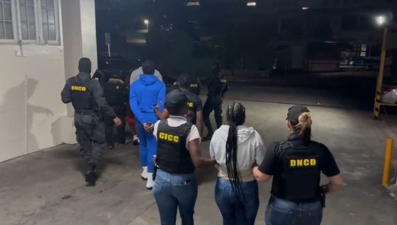 Arrestan a cuatro extranjeros en el AILA con sustancias narcóticas en el estómago