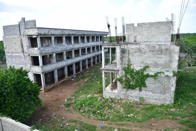 Tras reportaje  rescinde contrato para construir plantel en La Caleta