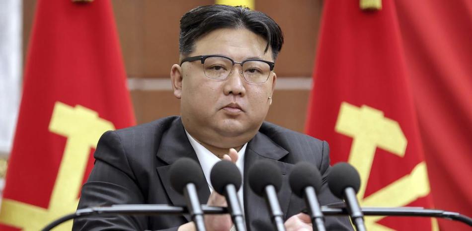 Kim Jong Un dice ayuda militar de EEUU a Ucrania “aumenta temores ante una Tercer Guerra Mundial”
