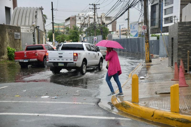 Sistema frontal y vaguada incrementarán las lluvias en varias regiones