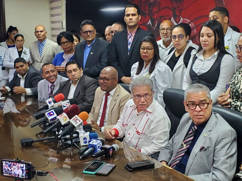 Médicos llegan a un acuerdo con el Gobierno de un 25 % de aumento salarial