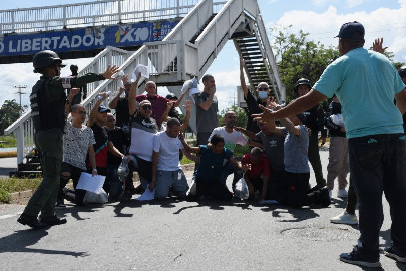 Inician las excarcelaciones de detenidos tras protestas masivas en Venezuela